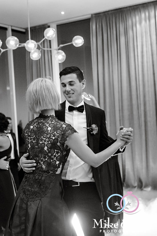 Melbourne_wedding_photographer_mike_and_amy_photographers-28